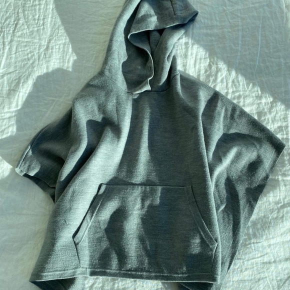 Lululemon All in a Day grey poncho - Picture 4 of 4